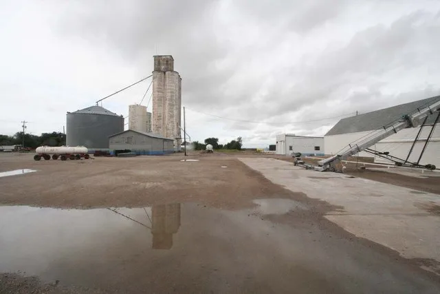 A grain elevator in Garber, Oklahoma that I took myself and am putting into public domain.