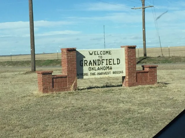 Photograph of a welcome sign on the eastern edge of Grandfield in January 2016.