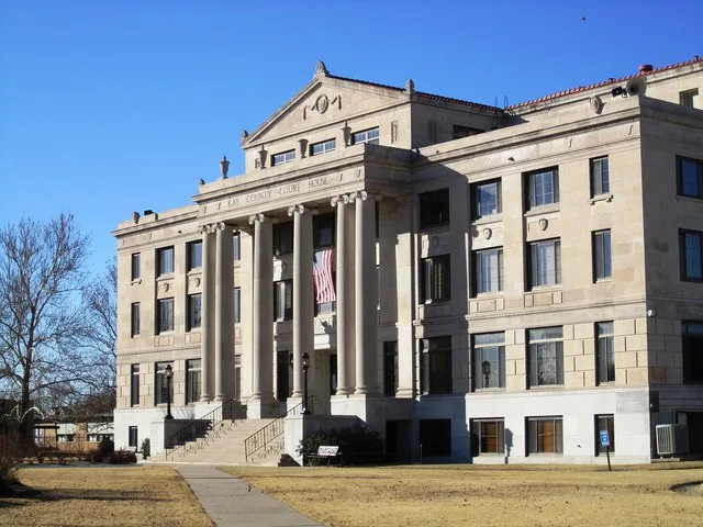 A photo of the Kay County Courthouse in Newkirk, Oklahoma