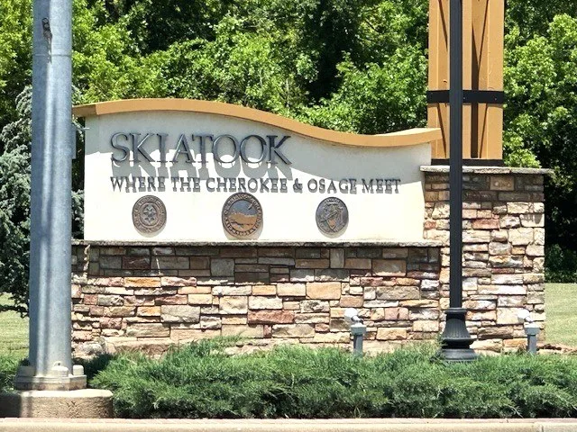 Skiatook Welcome Sign in May of 2025