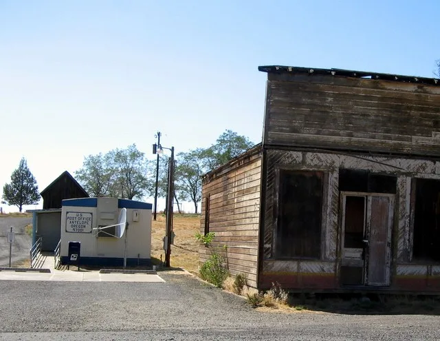 w:Antelope, Oregon post office. Photo should be credited (as Creative Commons requires) to "Ken Morton".