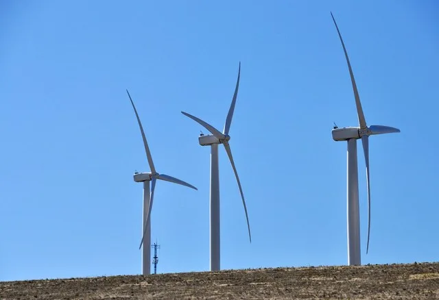 Wind turbines (west of Arlington, Oregon, USA) 2