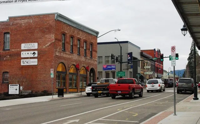 Downtown w:Forest Grove, Oregon , USA, looking west along Pacific Avenue at Main Street.