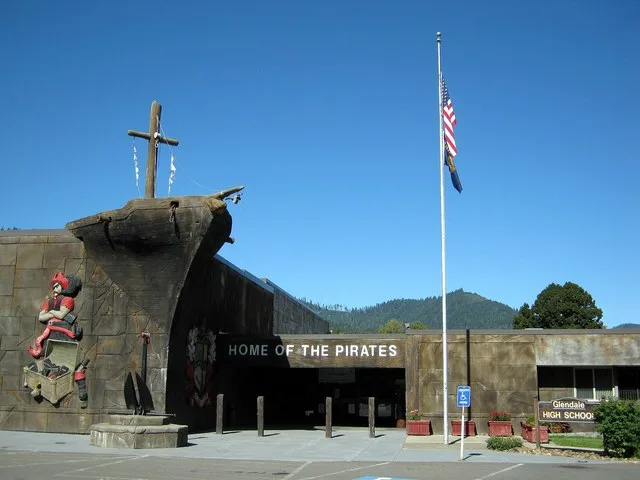 Entrance to w:Glendale Jr/Sr High School in w:Glendale, Oregon .