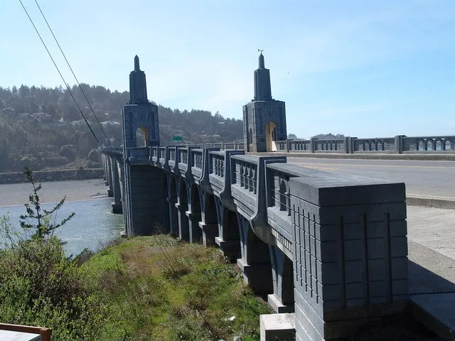 The Isaac Lee Patterson Bridge over the Rogue River in Gold Beach, Oregon , United States .