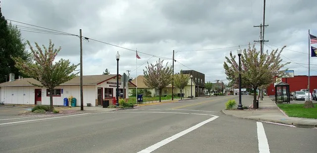 w:Lafayette, Oregon , USA. 99W, AKA 3rd street looking west.