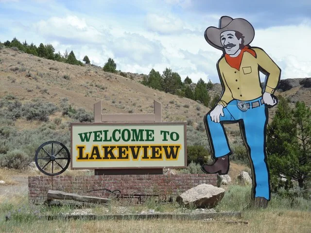 Welcome sign along Highway 395 at the north end of Lakeview, Oregon.