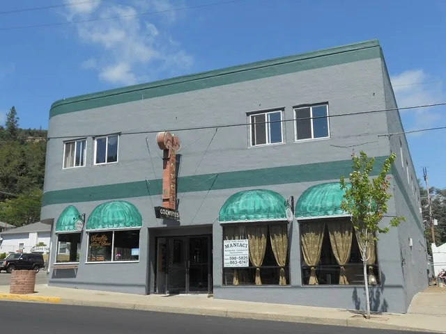A hotel in Myrtle Creek, Oregon, a city in Douglas County