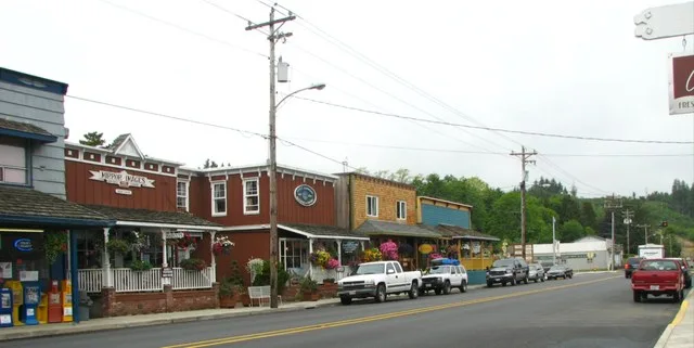 The central business district of Nehalem , Oregon , United States , looking east along Highway 101 , June 17, 2007.