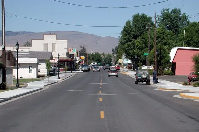 Main Street (Oregon Route 86) in Richland, Oregon, looking south