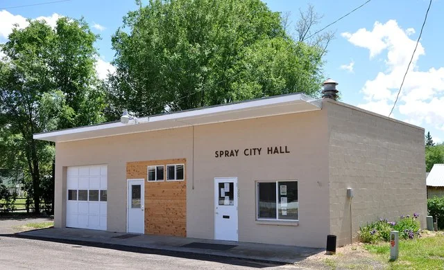 City hall in Spray in the U.S. state of Oregon