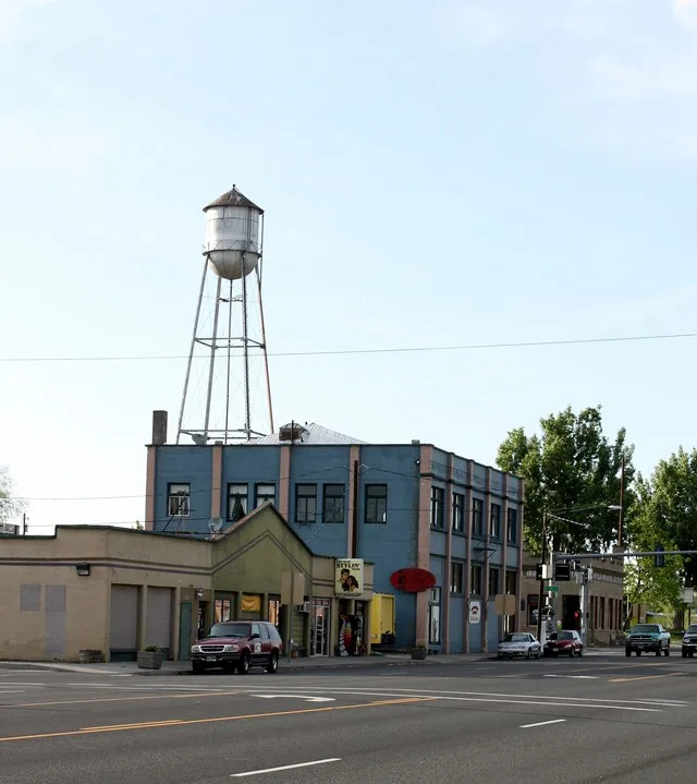 Buildings and water tower in w:Stanfield, Oregon .