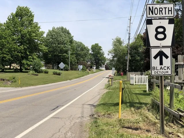 View north along Pennsylvania State Route 8 (Pittsburgh Road) at Pennsylvania State Route 208 (Barkeyville Road/Clintonville Road) in Barkeyville, Venango County, Pennsylvania