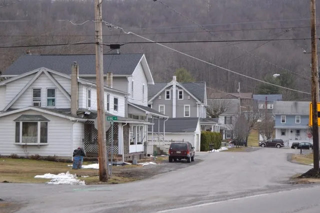 Houses at the junction of Barnett Road ( Pennsylvania Route 913 ) with Schell and King Streets in Coalmont , Pennsylvania , United States .