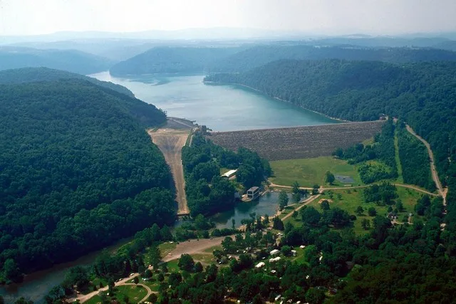 Youghiogheny Lake and Dam on the Youghiogheny River — near Confluence, Pennsylvania, USA. The dam and river span the border between Somerset and Fayette Counties in Pennsylvania...