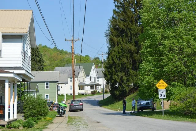 Houses on the southern side of Indiana Road, seen looking west from Shelocta Street ( Pennsylvania Route 954 ), in Creekside , Pennsylvania , United States .