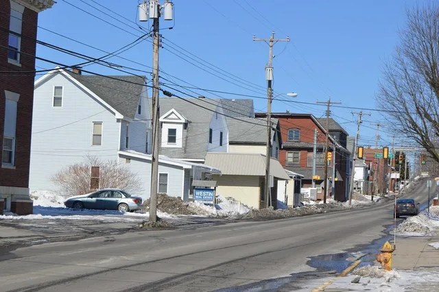 Houses on the western side of Second Street ( Pennsylvania Route 53 ), looking north from the Ashcroft Avenue intersection, in Cresson , Pennsylvania , United States .