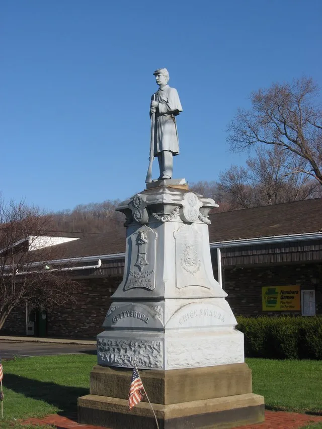 Memorial to the American Civil War at the intersection of Third and Market Streets in Darlington , Pennsylvania , United States , erected by the Grand Army of the Republic in 1887.