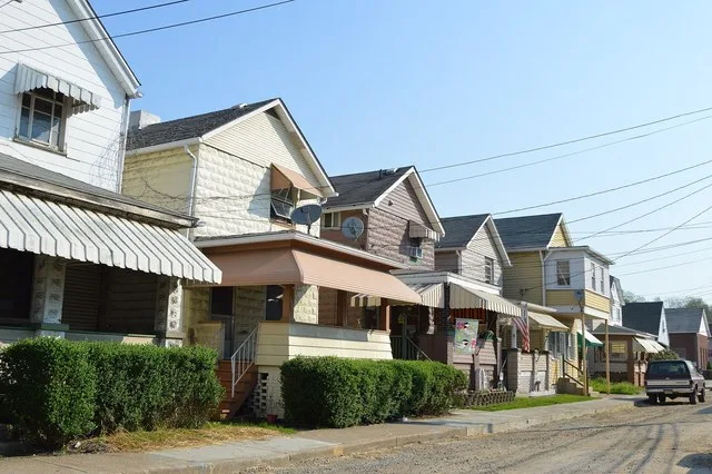 Houses on the northwestern side of McKinley Avenue northeast of the Chambers Street intersection in East Vandergrift , Pennsylvania , United States .