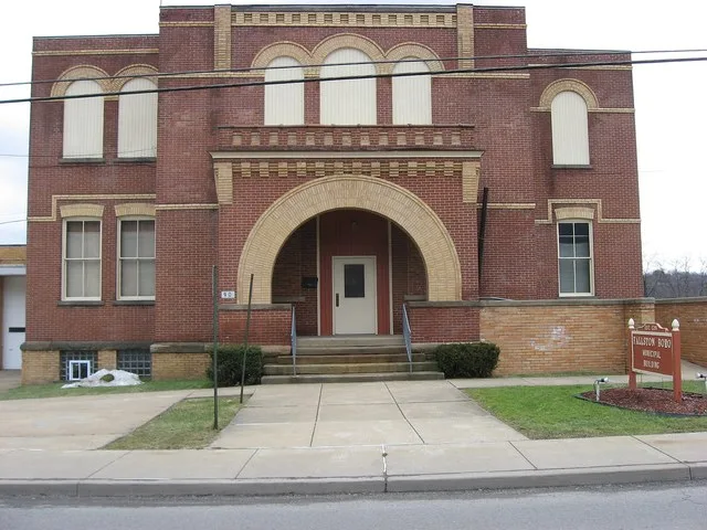 Streetside view of the municipal building of Fallston , a borough in Beaver County , Pennsylvania , United States . Building is located at 90 Beaver St. in northern Fallston.