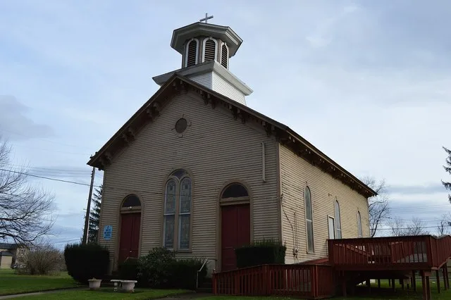Western side and front of the Smiths Ferry United Methodist Church, located at 110 Liberty Avenue in Glasgow , Pennsylvania , United States .