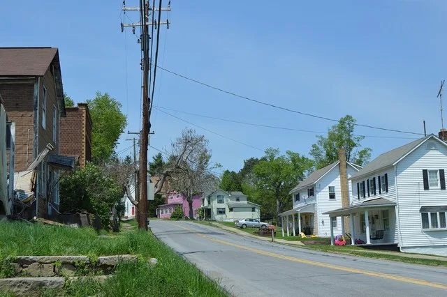 Looking north on Glenwood Avenue from the First Avenue intersection in Glen Campbell , Pennsylvania , United States .