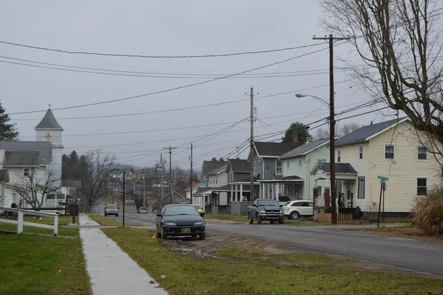 Looking westward on Main Street from the Chestnut Street intersection in Hawthorn , Pennsylvania , United States .