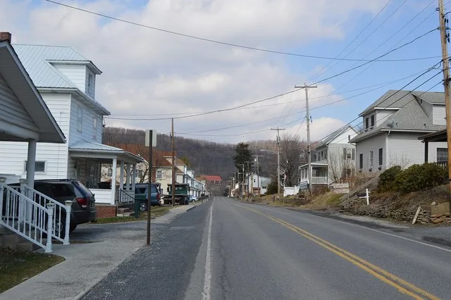 Looking north along Barn Street ( Pennsylvania Route 403 ) from the South Street intersection in Hooversville , Pennsylvania , United States .