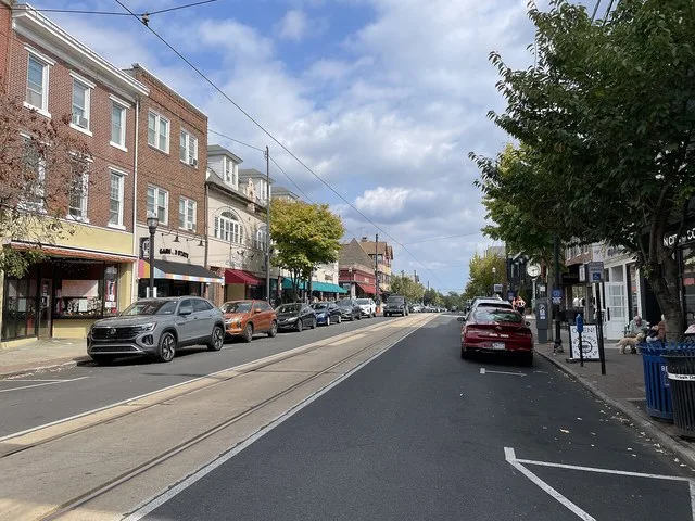 Eastbound State Street, which also carries SEPTA’s Route 101 (D1) trolley line, past the intersection with Olive Street in Media, Pennsylvania