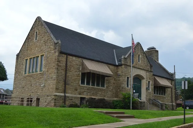 Front of the Midland Carnegie Library, located at 61 Ninth Street in Midland , Pennsylvania , United States . It was built in 1916.