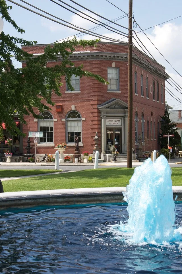 The fountain and downtown New Oxford.