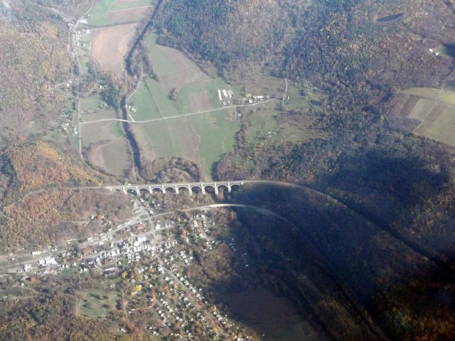 Wikipedia:Tunkhannock Viaduct , in Wikipedia:Nicholson, Pennsylvania , from about 20K feet.