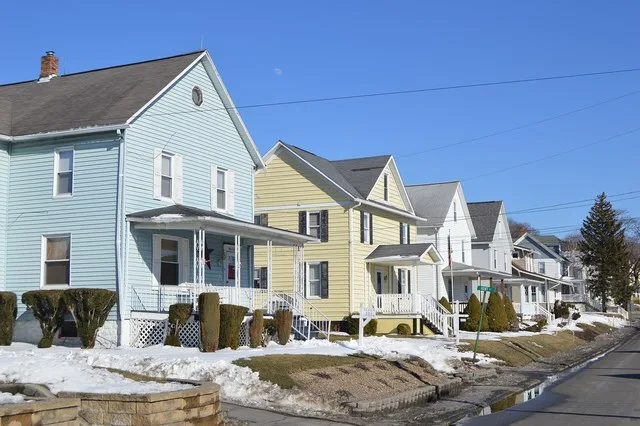 Houses on the northeastern side of Bedford Street at the Oak Street intersection in Paint , Pennsylvania , United States . This section of Bedford is part of the Windber Historic...