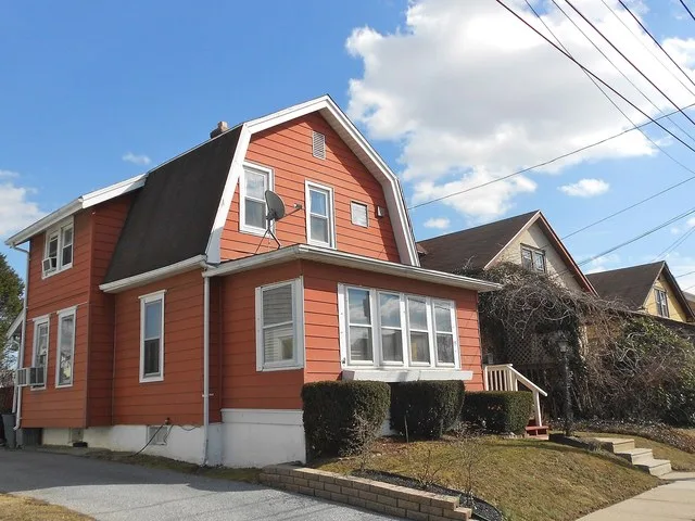 Building in the borough of Parkside, Delaware County, Pennsylvania. This is a house.