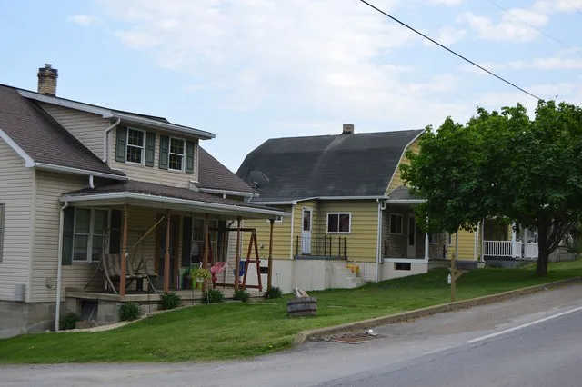 Houses on the western side of Argyle Street ( Pennsylvania Route 268 ) in extreme northern Petrolia , Pennsylvania , United States .