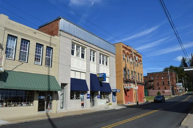 Looking eastward on Penn Street ( U.S. Route 119 ) from the Main Street intersection in Point Marion , Pennsylvania , United States .