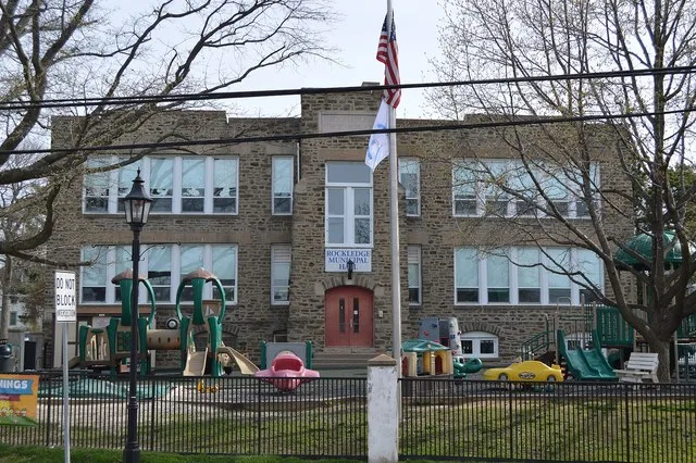 Front of the Rockledge municipal building (a former school), located at 121 Huntingdon Pike ( Pennsylvania Route 232 ) in Rockledge , Pennsylvania , United States .