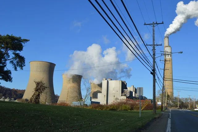 View from the south of cooling towers at the Bruce Mansfield Power Plant, seen from Shippingport Road in Shippingport , Pennsylvania , United States .