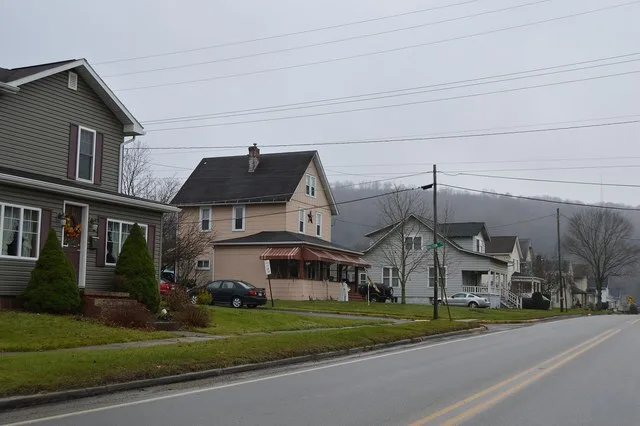 Houses on the southern side of Broad Street ( Pennsylvania Route 28 ) at the Ralston Street intersection in South Bethlehem , Pennsylvania , United States .