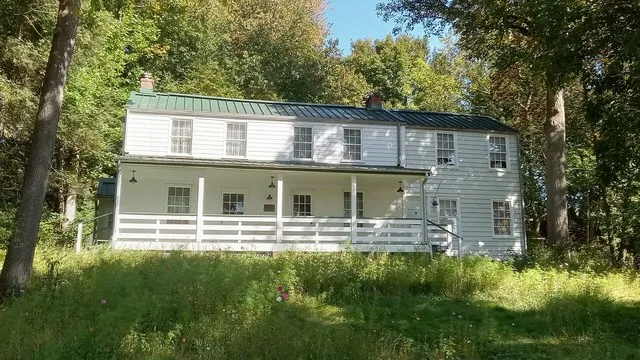 Image of the Rachel Carson Homestead located in Springdale, Pennsylvania, the childhood home of the author and marine biologist Rachel Carson.