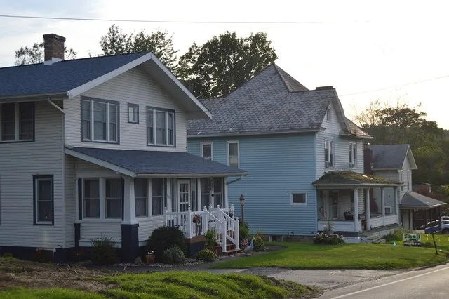 Houses on the southern side of Walnut Street ( Pennsylvania Route 845 ) east of Pine Street in Stoneboro , Pennsylvania , United States .