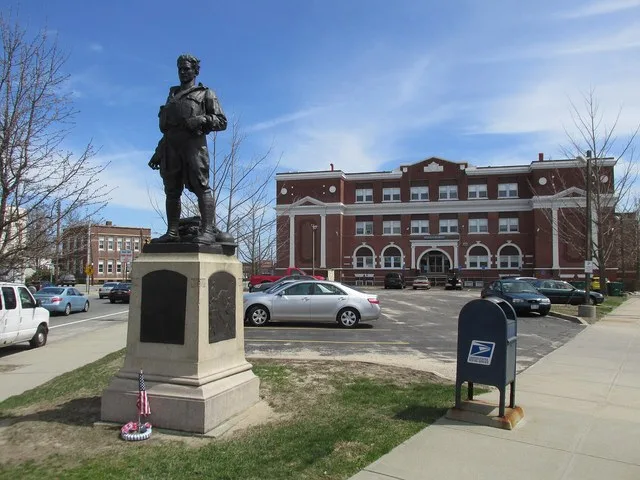 World War I Memorial and Taunton Plaza, at the triangle created by Route 44 (Taunton Avenue), Whelden Avenue, and Broadway, East Providence Rhode Island