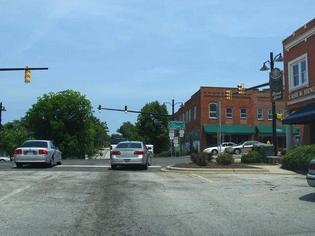 Chesnee is a city in Cherokee and Spartanburg counties in the U.S. state of South Carolina. The population was 868 as of the 2010 census. en.wikipedia.org/wiki/Chesnee,_South_Caro...