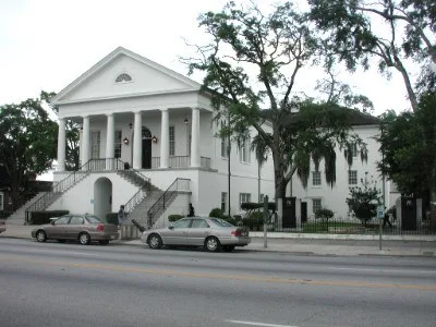 Williamsburg County Courthouse, designed by Robert Mills, Kingstree, South Carolina Image copyleft: Image taken by me, released under GFDL Pollinator 03:58, Jun 18, 2004 (UTC)