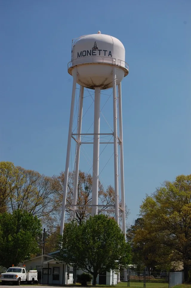 Water tower in Monetta, South Carolina .