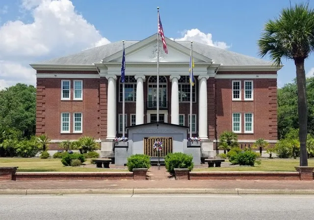 This is an image of a place or building that is listed on the National Register of Historic Places in the United States of America . Its reference number is 81000566 ( Wikidata ).