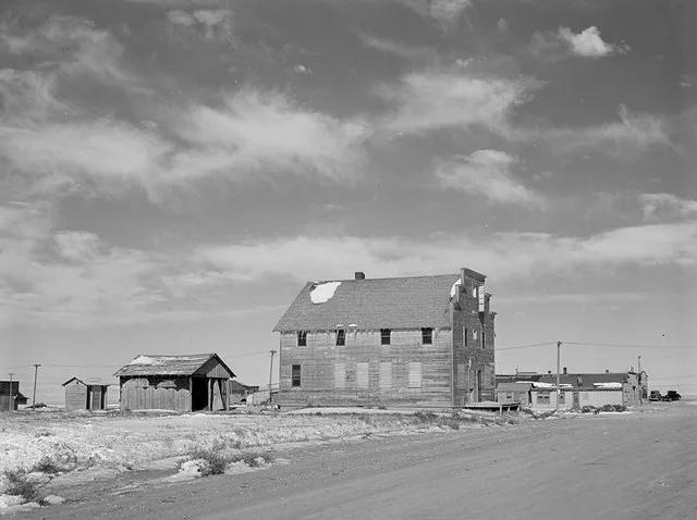 Abandoned hotel, Batesland, South Dakota, in 1940