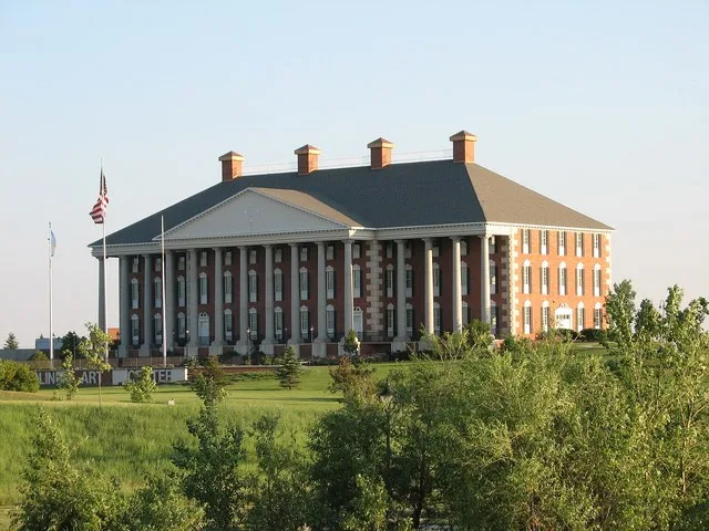 The Redlin Art Center .