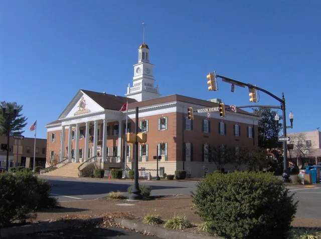 McMinn County Courthouse in Athens, Tennessee, located in the Southeastern United States. This courthouse was built in 1966.