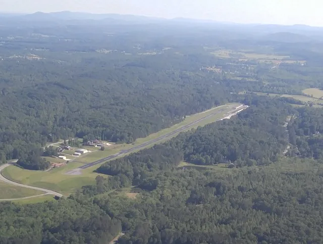 A picture of the Collegedale TN airport (KFGU) from the downwind leg of runway 3, looking at the end of runway 21.